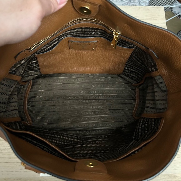 Authentic Prada Vitello Phenix Cognac Large Tote Bag 1BG865 - Picture 6 of 9